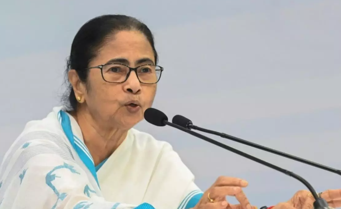 SC Agrees to Urgently List Mamata Banerjee’s Plea Against EC Order Freezing TMC Name, Symbol