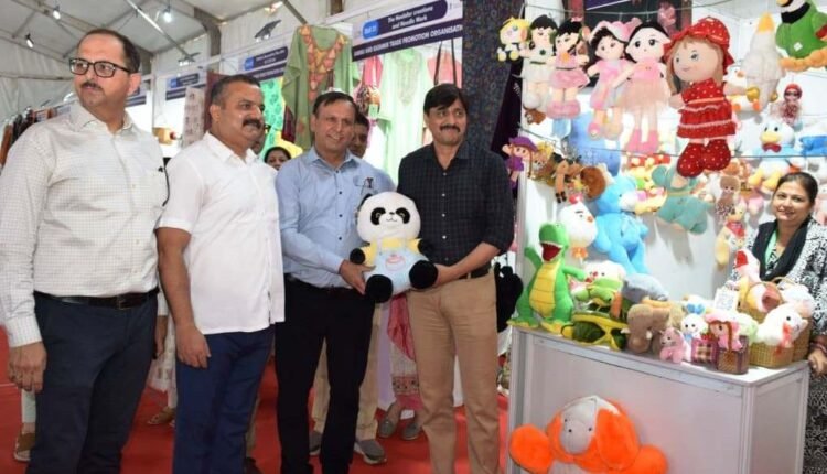 Jammu Expo 2026 Opens with Craft, Culture and Dogri Cuisine at Gole Market