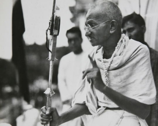UP Guv Urges Students to Understand Gandhi’s Freedom Struggle Role, Express Views Freely