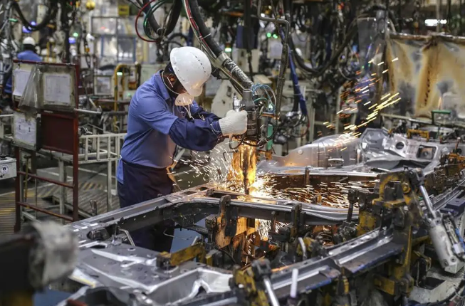 India Manufacturing Rebounds as September Factory Activity Hits Seven-Month High