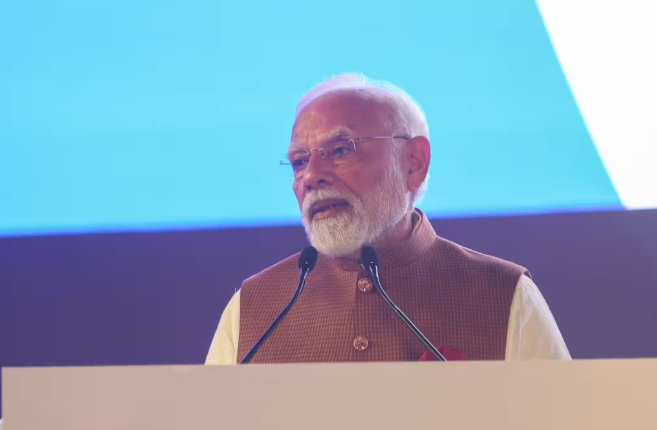 PM Modi Speaks with flydubai Pilot Captain Smit Machchaar