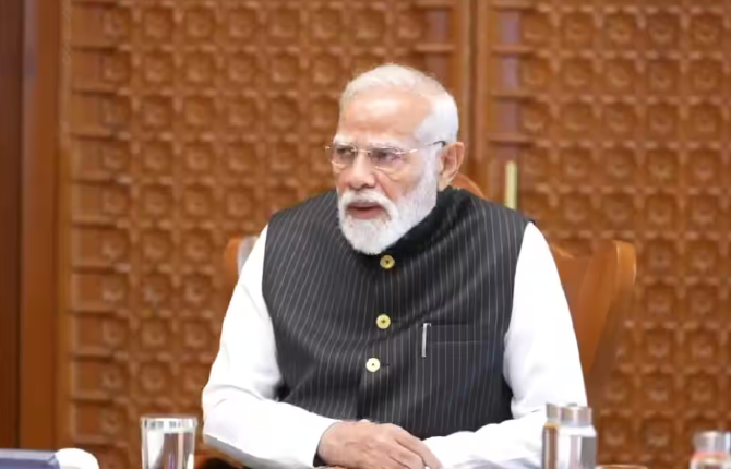 Modi Attends All-Faith Prayer Meeting on Gandhi Jayanti, Interacts with Students