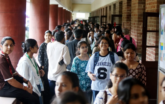 DU Relaxes 28-Credit Promotion Requirement for Students