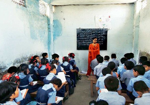 Gujarat Faces Teacher Shortage in 2,335 Schools as Officials Cite Lack of Transfer Powers