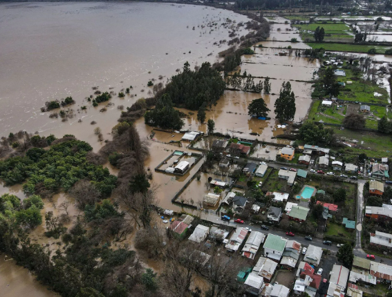 Heavy Rain Pounds Chile’s Capital, Sweeping Away Cars and Flooding Homes
