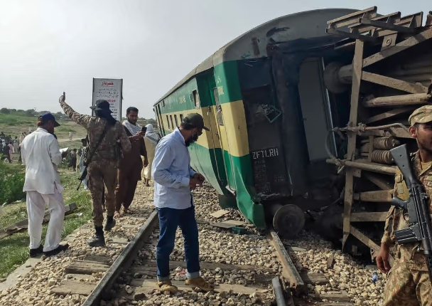 Five Dead, 30 Injured as Passenger Train Derails in Pakistan