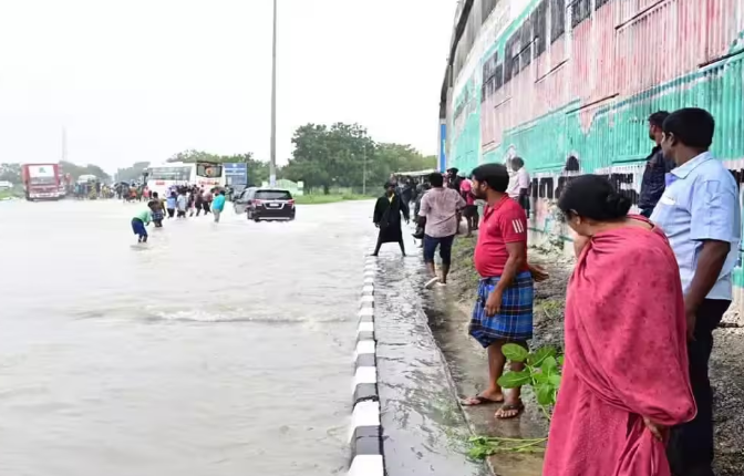 TN CM Vijay Reviews Rain Preparedness, Directs Officials to Intensify Flood Prevention Measures