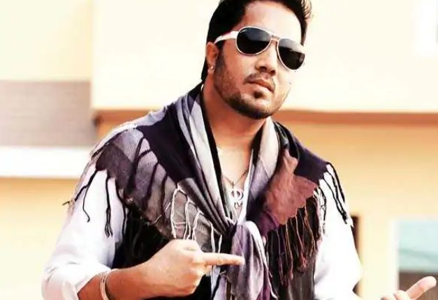 Daler Mehndi Row: CM Dhami Speaks to Mika Singh, Says Dispute Can Be Amicably Resolved