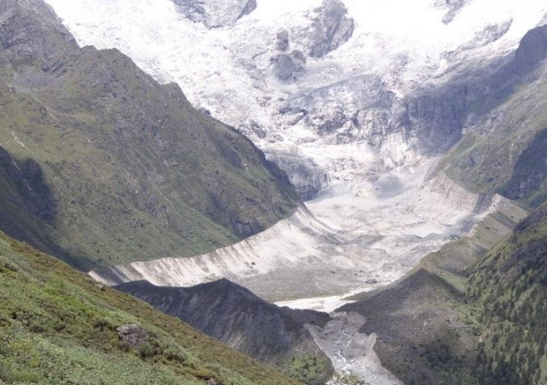 Bhutan Glacial Flood Destroys Gasa Tshachu Hot Spring, Flood Alerts Issued in India