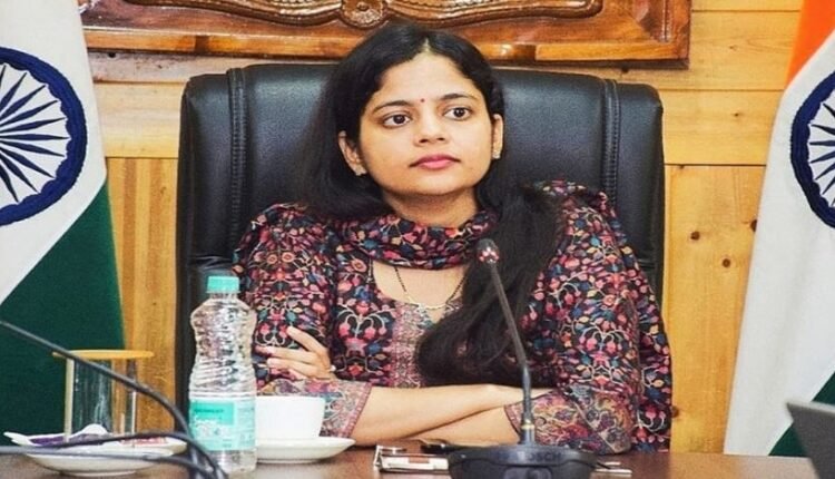 Director Information Mamta Yadav reviews functioning of DICs across Kashmir division